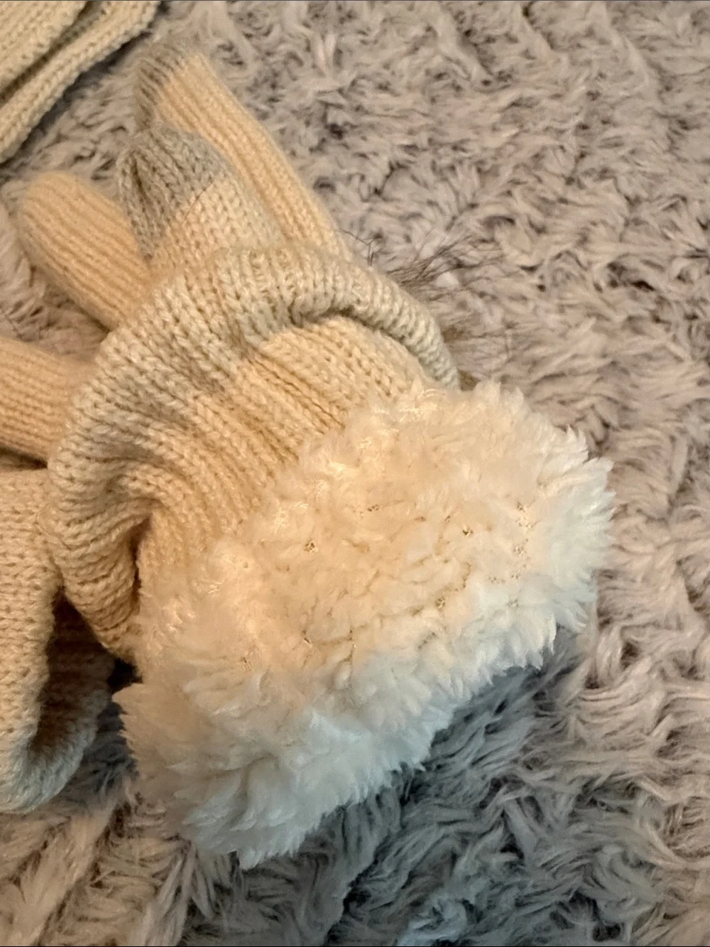 Cozy Cream youth Hat Mittens & Scarf Set with Faux Fur Pom NWOT